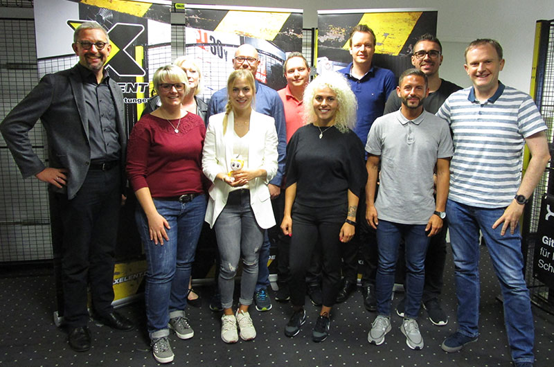 Anna-Seidel-visiting-Axelet-GmbH.jpg)