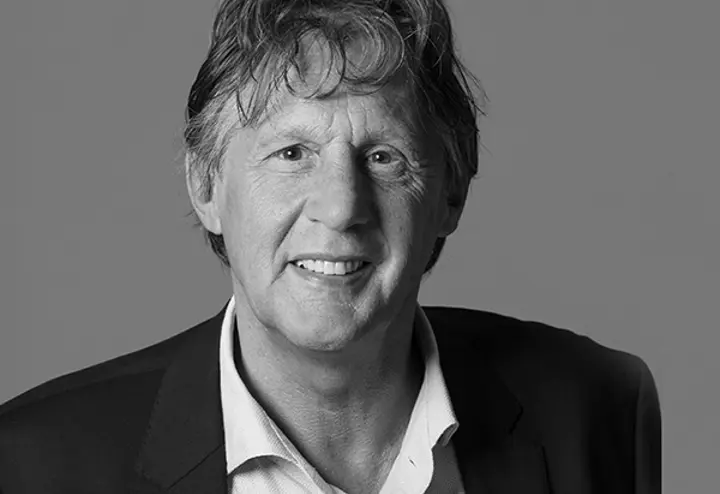 Il est important de s'assurer que tout le monde travaille en partageant les mêmes valeurs Il est important de s'assurer que tout le monde travaille en partageant les mêmes valeurs