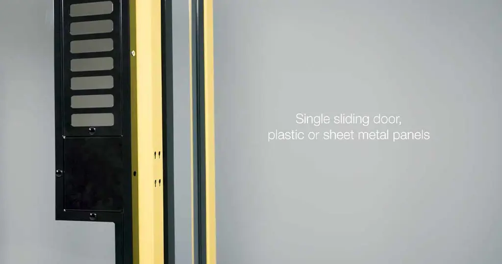 Installaion d'une Plastique et tôle ; porte coulissante simple avec Axelent